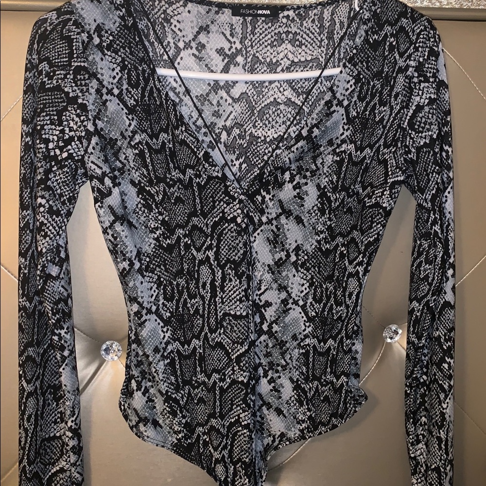 Snake print bodysuit 🤍